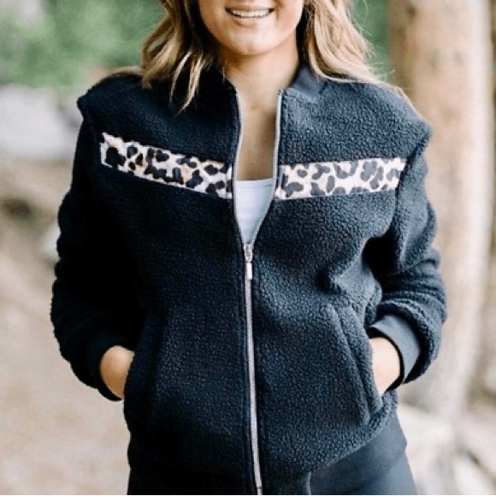 Zyia Flying V leopard jacket